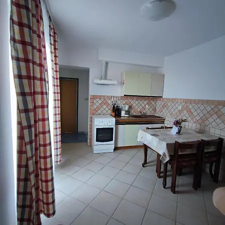 Olivera 2 Supetarska Draga